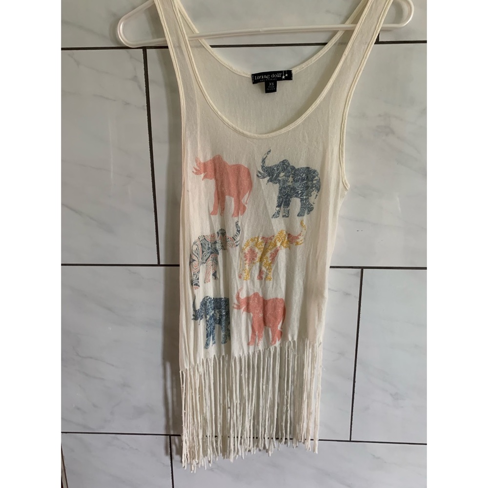 Bundle of 2 fringe tanks!🐘 (1&4)